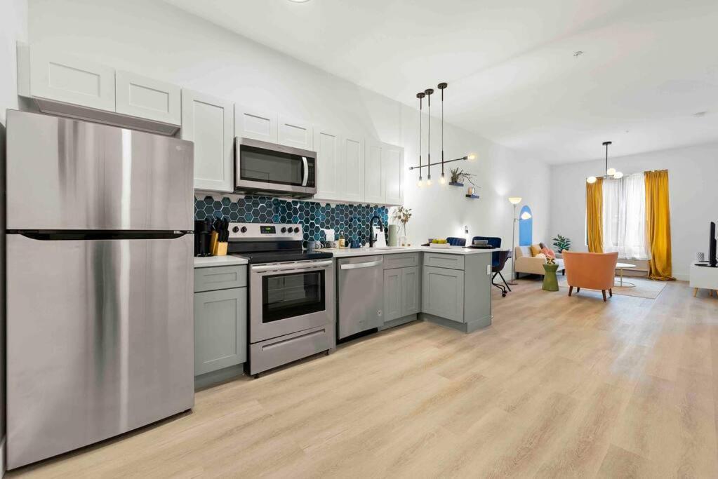 Apartment Contemporary Luxury Br, Ewr Airpt, Nyc, Free Pkng, Prudential Cntr, American Dream Mall Elizabeth