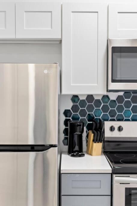 Contemporary Luxury Br, Ewr Airpt, Nyc, Free Pkng, Prudential Cntr, American Dream Mall Apartment Elizabeth