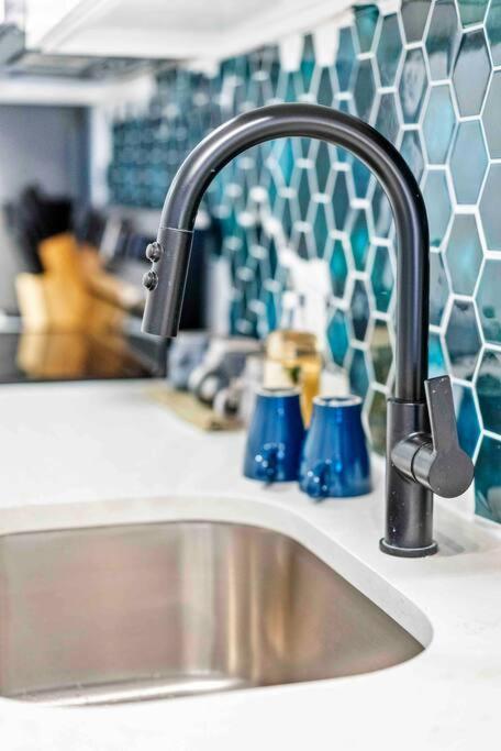 Contemporary Luxury Br, Ewr Airpt, Nyc, Free Pkng, Prudential Cntr, American Dream Mall Apartment Elizabeth